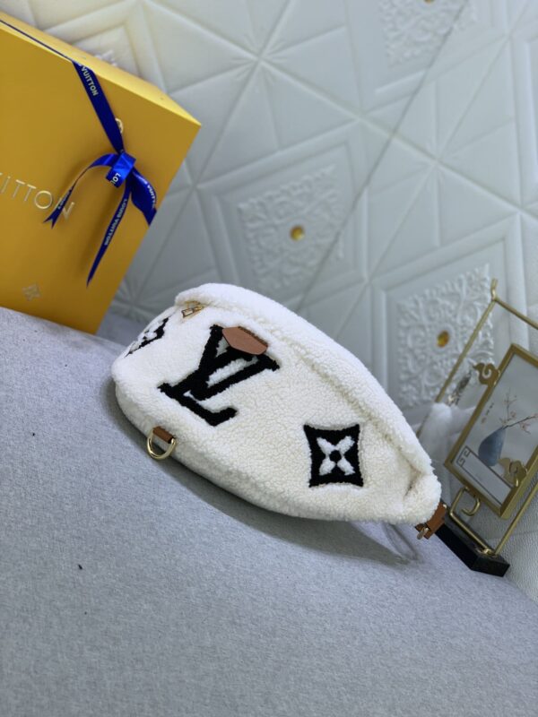 LOUIS VUITTON BUMBAG MONOGRAM TEDDY FLEECE WHITE 37CM - Image 3