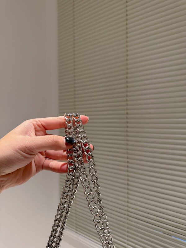 DIOR DIORAMA METALLIC SILVER BAG 21CM - Image 3