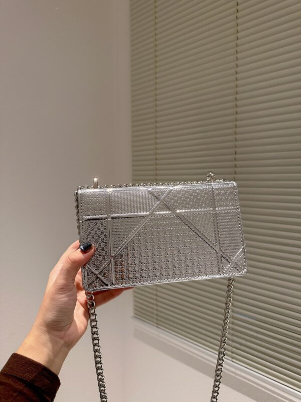DIOR DIORAMA METALLIC SILVER BAG 21CM - Image 4