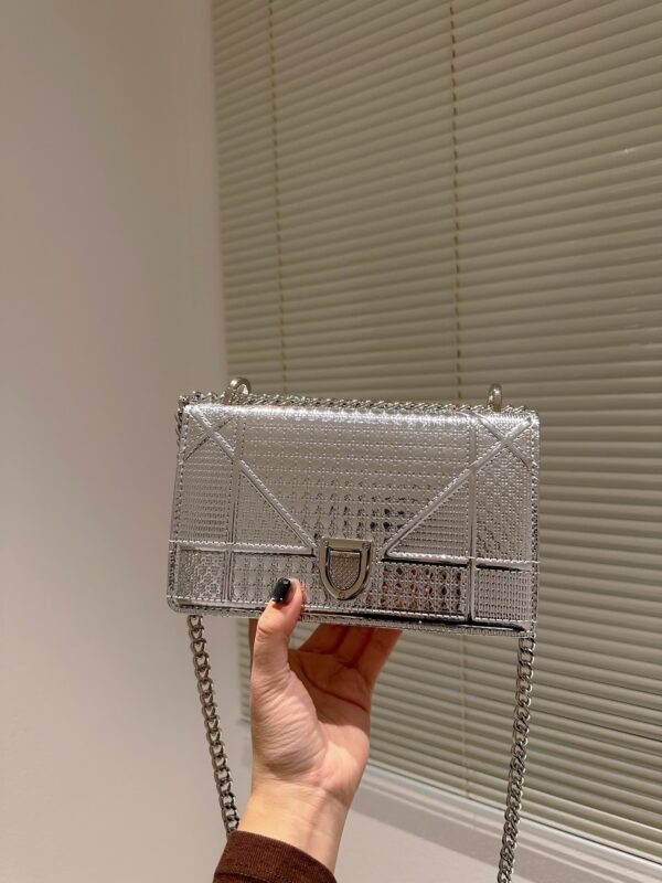 DIOR DIORAMA METALLIC SILVER BAG 21CM - Image 5