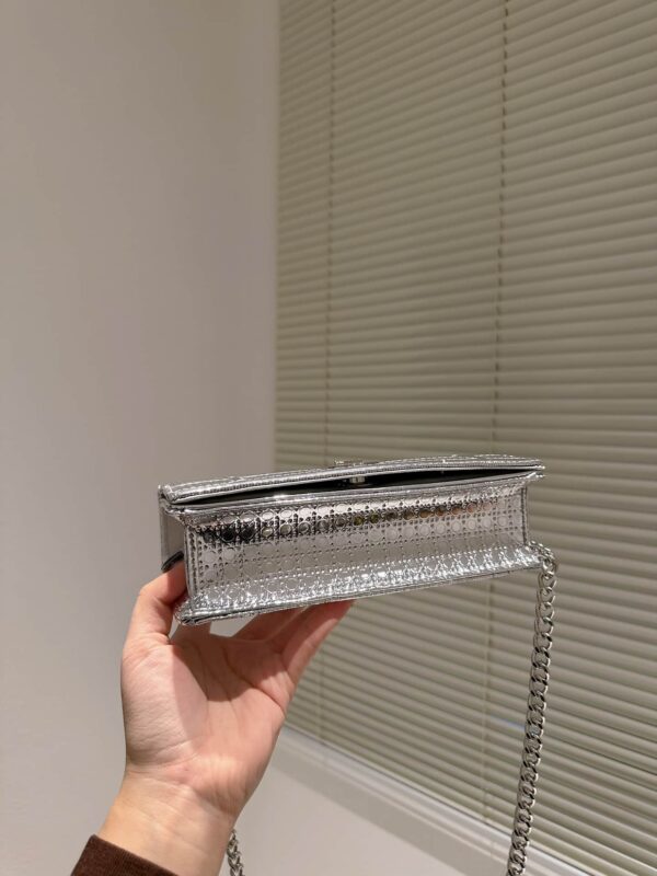 DIOR DIORAMA METALLIC SILVER BAG 21CM - Image 6