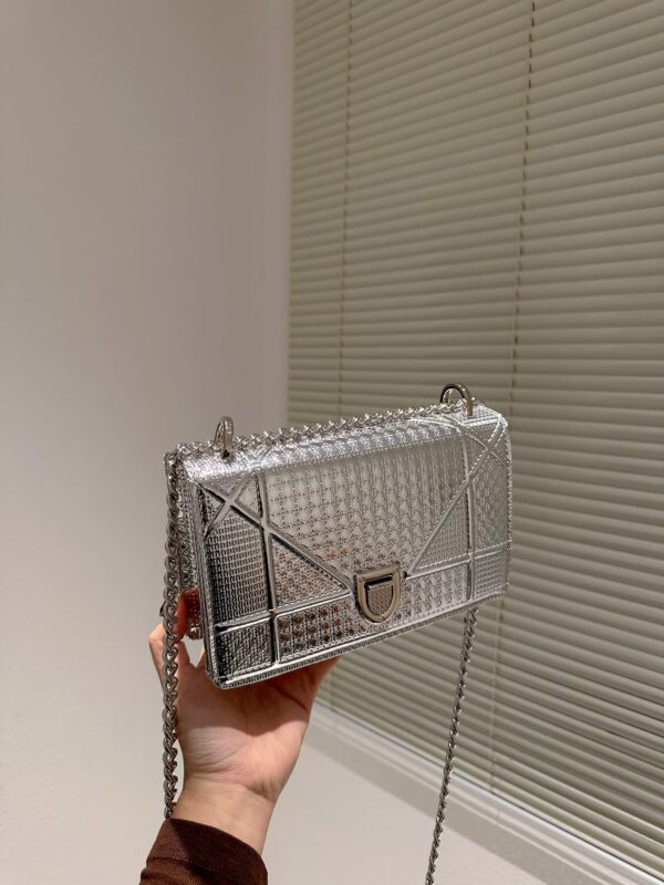 DIOR DIORAMA METALLIC SILVER BAG 21CM - Image 7