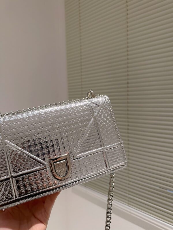 DIOR DIORAMA METALLIC SILVER BAG 21CM - Image 8