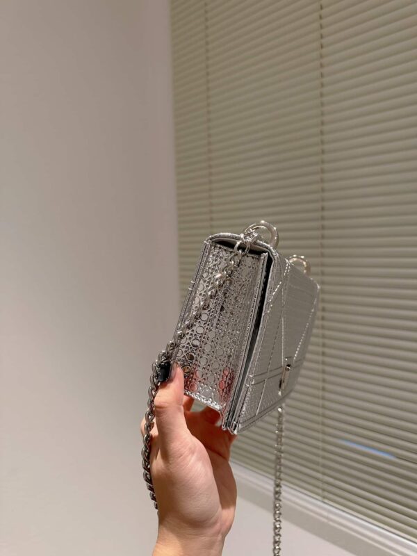 DIOR DIORAMA METALLIC SILVER BAG 21CM - Image 9