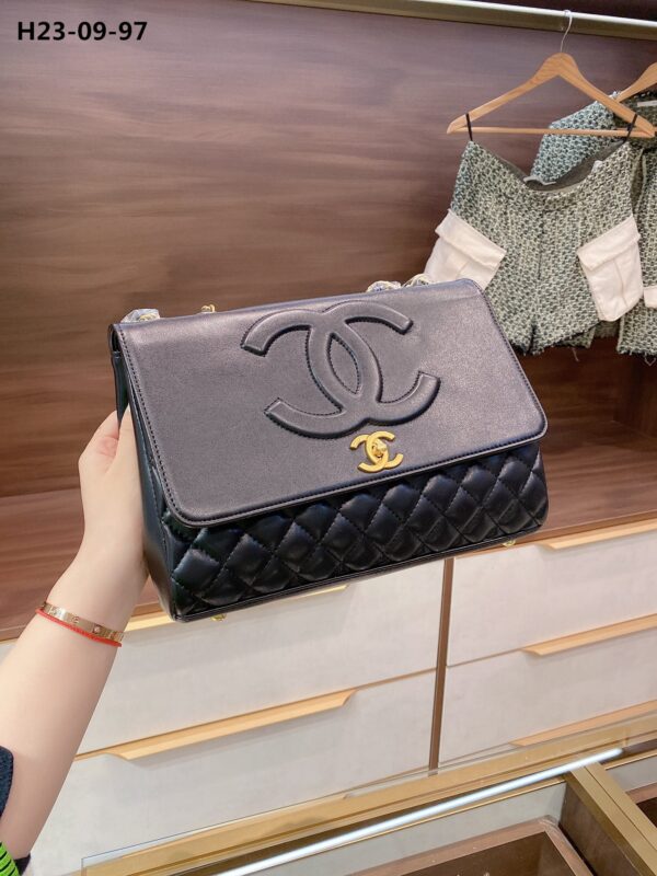 CHANEL TIMELESS CC FLAP MAXI BLACK 31CM - Image 2