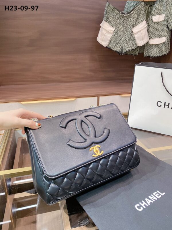 CHANEL TIMELESS CC FLAP MAXI BLACK 31CM - Image 3