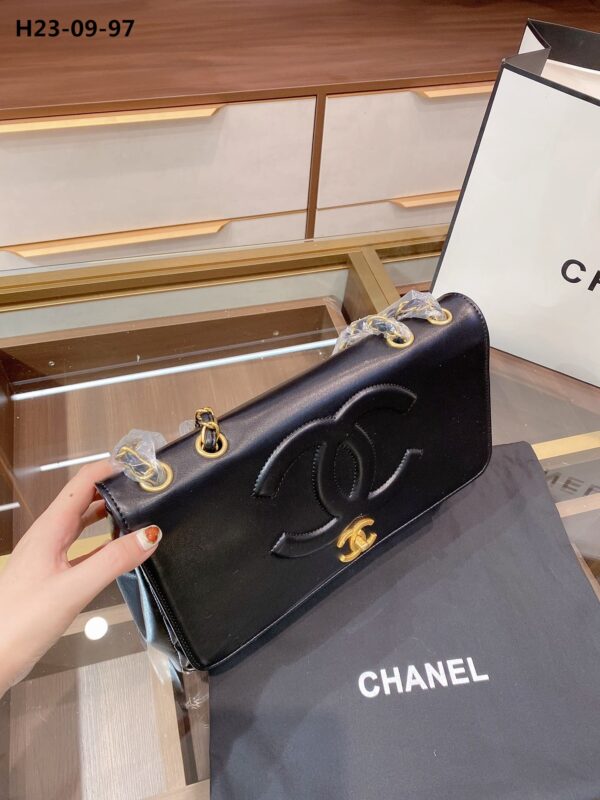 CHANEL TIMELESS CC FLAP MAXI BLACK 31CM - Image 5