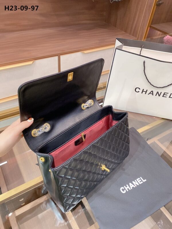 CHANEL TIMELESS CC FLAP MAXI BLACK 31CM - Image 9