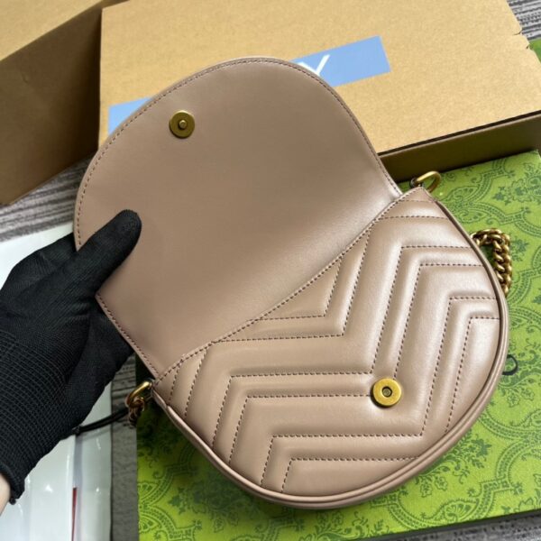 GUCCI GG MARMONT MATELASSÉ CHAIN MINI BAG BEIGE 20CM - Image 2