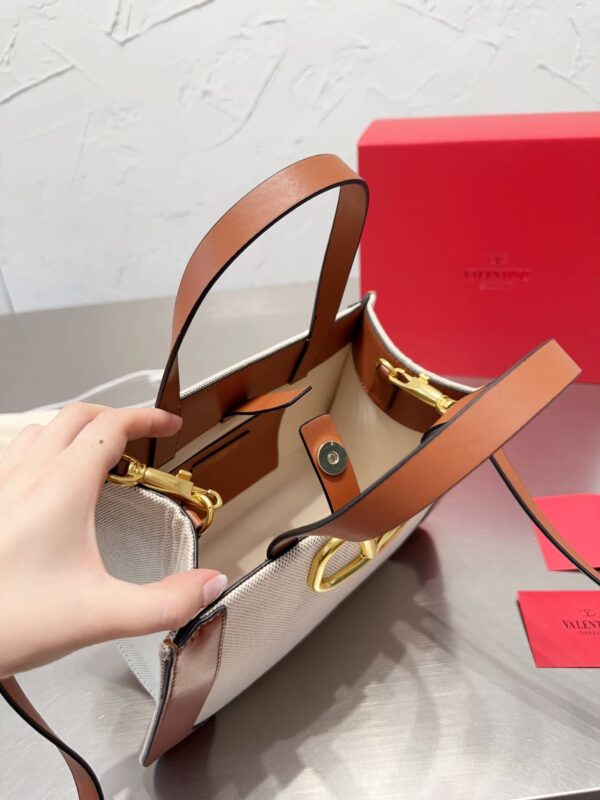 VALENTINO GARAVANI SMALL VLOGO SIGNATURE TOTE BAG WHITE 22CM 2W2B0K96YJHV8S - Image 2