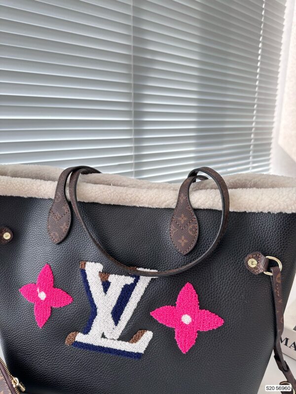 LOUIS VUITTON SHEARLING MONOGRAM NEVERFULL MM BAG BLACK 33CM - Image 2
