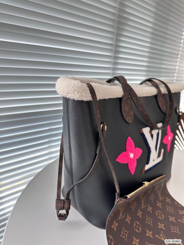 LOUIS VUITTON SHEARLING MONOGRAM NEVERFULL MM BAG BLACK 33CM - Image 3