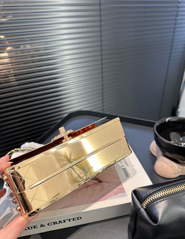 CHANEL FLAP BAG GOLD METAL 18CM - Image 5