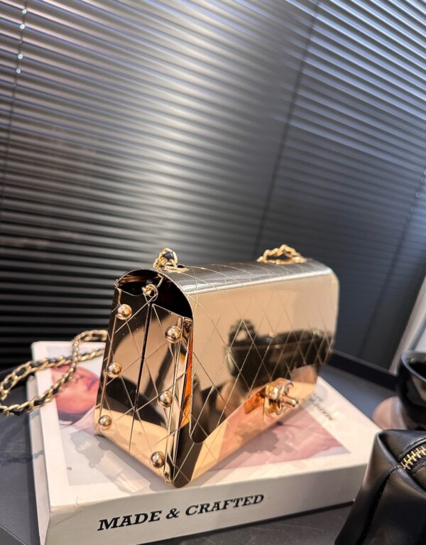 CHANEL FLAP BAG GOLD METAL 18CM - Image 7