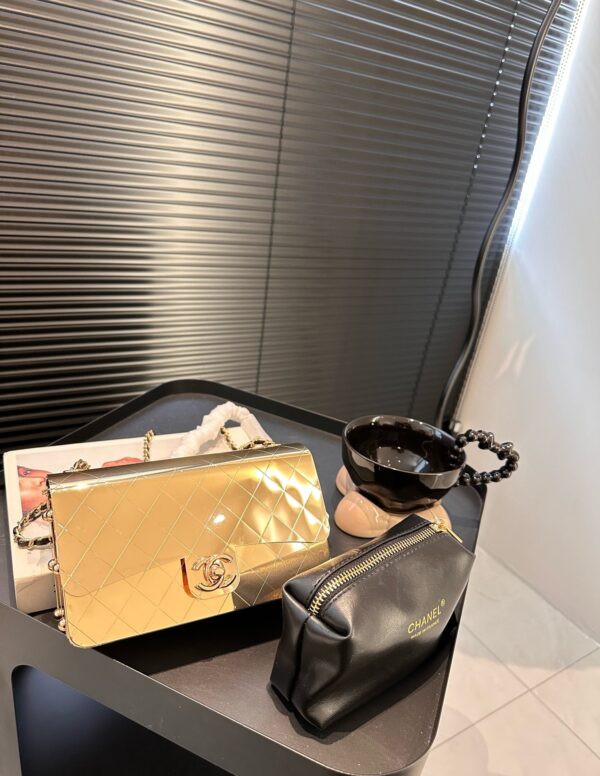CHANEL FLAP BAG GOLD METAL 18CM - Image 8