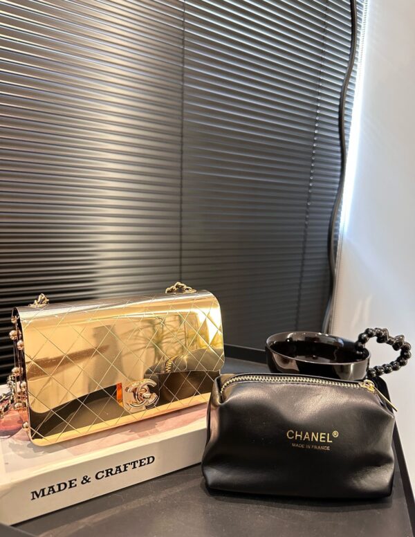 CHANEL FLAP BAG GOLD METAL 18CM - Image 9