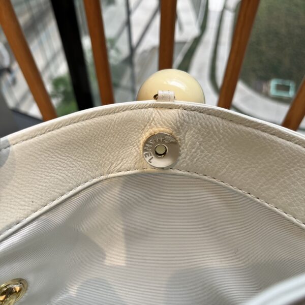 CHANEL LEATHER CUE BALL FOLDOVER BAG IVORY 26CM - Image 5