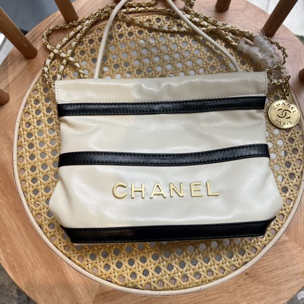 CHANEL 22 SMALL HANDBAG BLACK WHITE GOLD TONE METAL 19CM AS3980 B16652 NY081 - Image 5