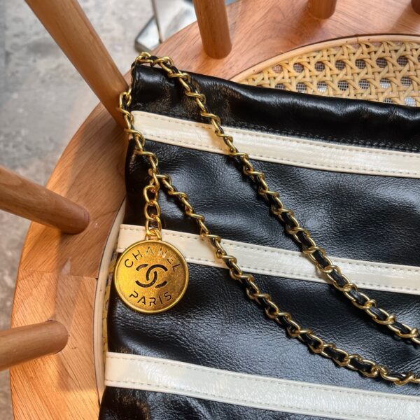 CHANEL 22 SMALL HANDBAG BLACK WHITE GOLD TONE METAL 30CM AS3260 - Image 7