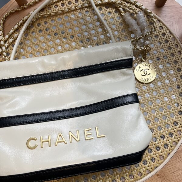 CHANEL 22 SMALL HANDBAG BLACK WHITE GOLD TONE METAL 19CM AS3980 B16652 NY081 - Image 7