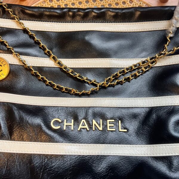 CHANEL 22 SMALL HANDBAG BLACK WHITE GOLD TONE METAL 30CM AS3260 - Image 8