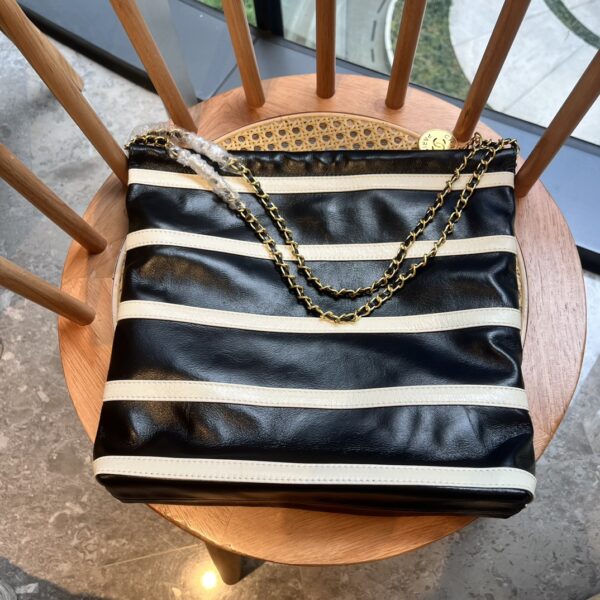 CHANEL 22 SMALL HANDBAG BLACK WHITE GOLD TONE METAL 30CM AS3260 - Image 9