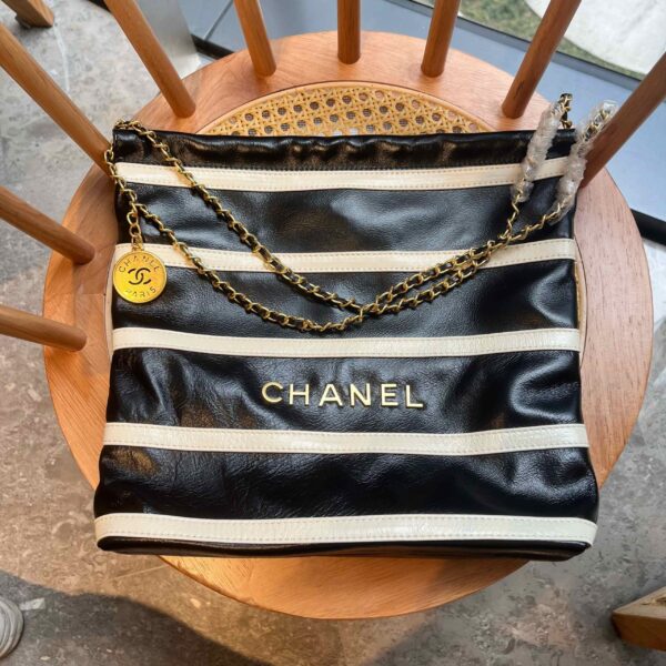 CHANEL 22 SMALL HANDBAG BLACK WHITE GOLD TONE METAL 30CM AS3260 - Image 10