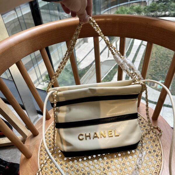 CHANEL 22 SMALL HANDBAG BLACK WHITE GOLD TONE METAL 19CM AS3980 B16652 NY081 - Image 10