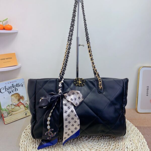 CHANEL QUILTED 19 EAST WEST SHOPPING BAG BLACK 36CM - Image 3