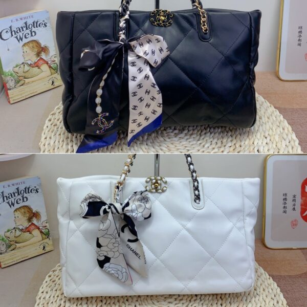 CHANEL QUILTED 19 EAST WEST SHOPPING BAG WHITE 41CM - Image 2