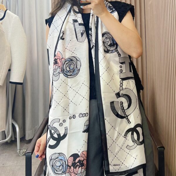CHANEL CC WITH PINK FLOWER SQUARE SCARF WHITE 90CM - Image 5