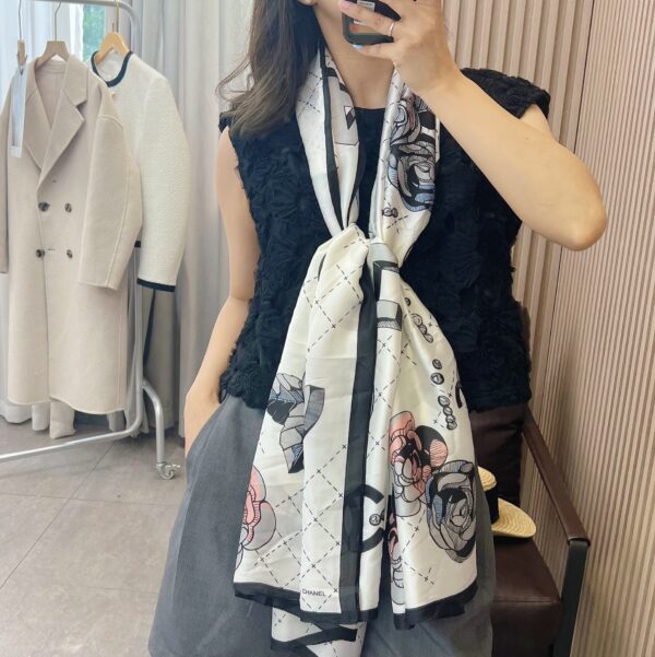 CHANEL CC WITH PINK FLOWER SQUARE SCARF WHITE 90CM - Image 4