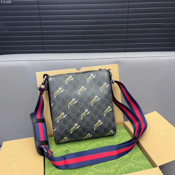 GUCCI DISNEY X GUCCI TIGER MESSENGER BAG 24CM 474137 G0KAN 8992 - Image 5