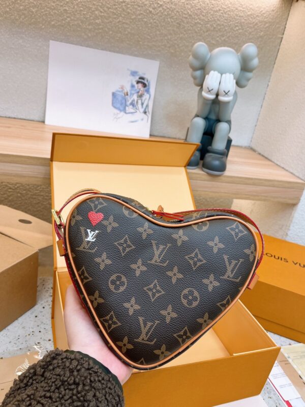 LOUIS VUITTON COEUR HEART BAG GAME ON MONOGRAM 21CM M57456 - Image 7
