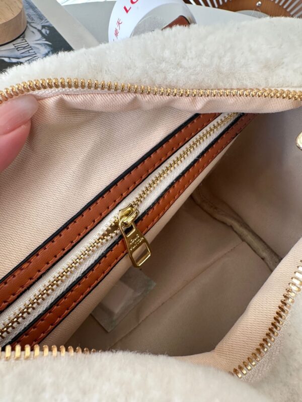 LOUIS VUITTON SPEEDY BANDOULIERE MONOGRAM TEDDY FLEECE 25 WHITE 25CM - Image 2