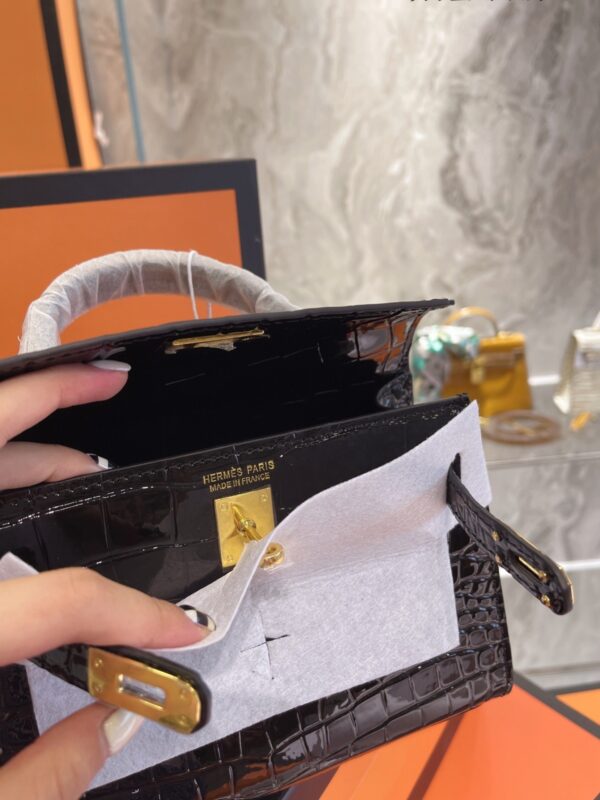 HERMÈS KELLY ALLIGATOR GOLD BUCKLE BLACK 22CM - Image 3
