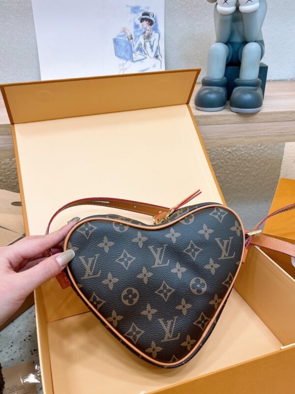 LOUIS VUITTON COEUR HEART BAG GAME ON MONOGRAM 21CM M57456 - Image 2