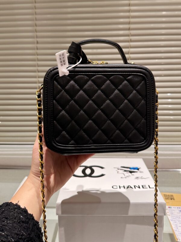 CHANEL SMALL VANITY CASE SS22 BLACK 17CM - Image 7