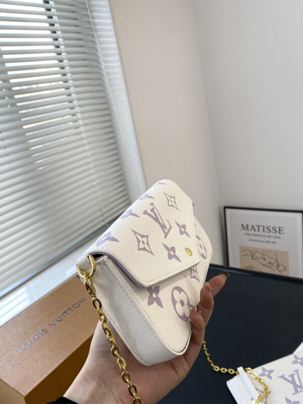 LOUIS VUITTON POCHETTE FELICIE BAG IN LATTE AND BUBBLE TEA 22CM - Image 5