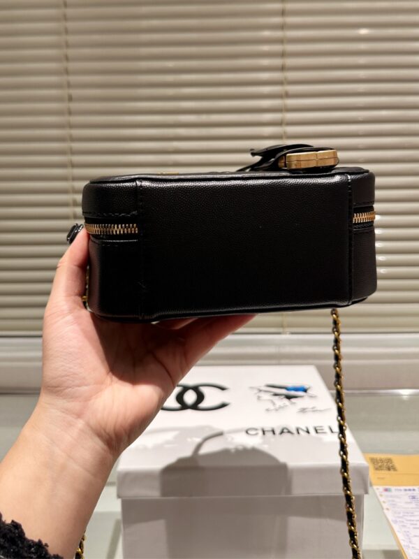 CHANEL SMALL VANITY CASE SS22 BLACK 17CM - Image 3