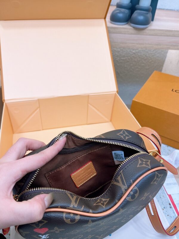 LOUIS VUITTON COEUR HEART BAG GAME ON MONOGRAM 21CM M57456 - Image 6