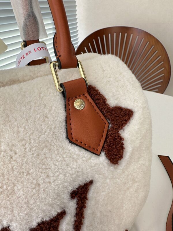 LOUIS VUITTON SPEEDY BANDOULIERE MONOGRAM TEDDY FLEECE 25 WHITE 25CM - Image 7