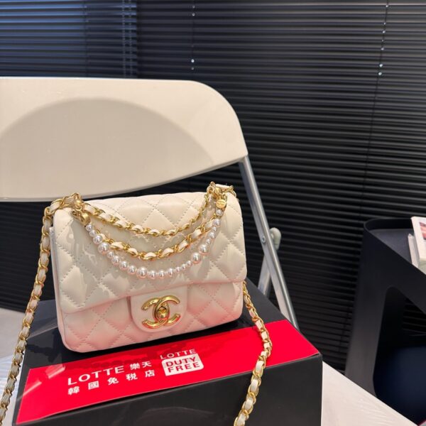 CHANEL FLAP BAG GOLD HARDWARE WITH CHAIN WHITE 17CM - Image 2