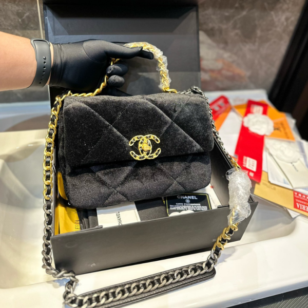 CHANEL 19 VELVET FLAP BAG BLACK 26CM - Image 2