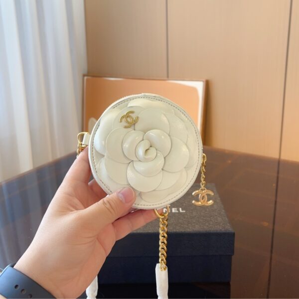 CHANEL CAMELLIA CLUTCH WITH CHAIN WHITE 12CM - Image 2