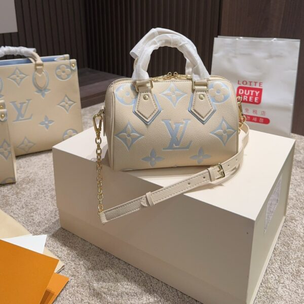 LOUIS VUITTON SPEEDY BANDOULIÈRE 20 CANDY BLUE 20CM M46883 - Image 6