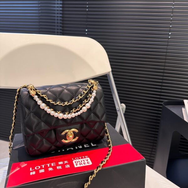 CHANEL FLAP BAG GOLD HARDWARE WITH CHAIN WHITE 17CM - Image 2