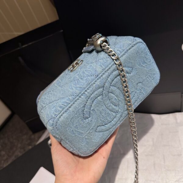 CHANEL CAMELLIA DENIM VANITY BAG WITH HEART CHAIN LIGHT BLUE 18CM - Image 3
