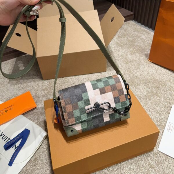 LOUIS VUITTON STEAMER WEARABLE WALLET DAMIER GREEN 17CM M83172 - Image 3