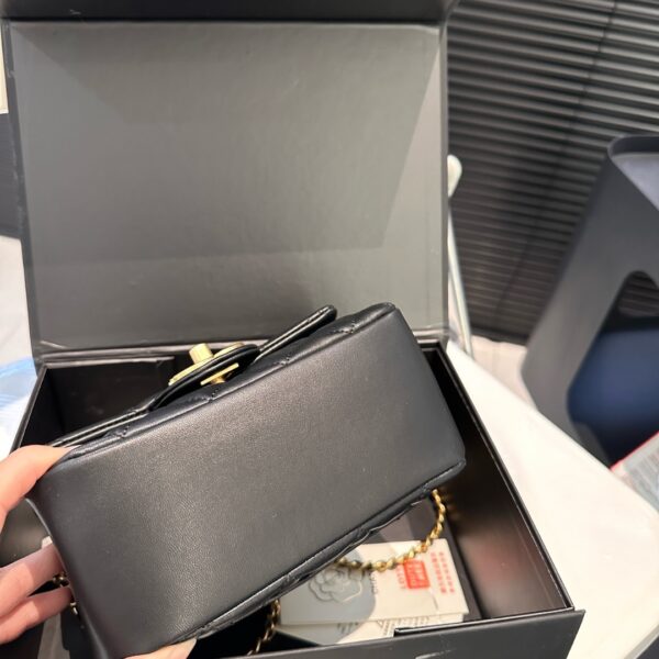CHANEL FLAP BAG GOLD HARDWARE WITH CHAIN WHITE 17CM - Image 4